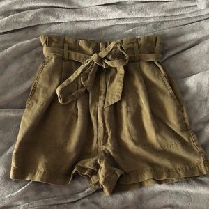 UO paper bag shorts!🪐